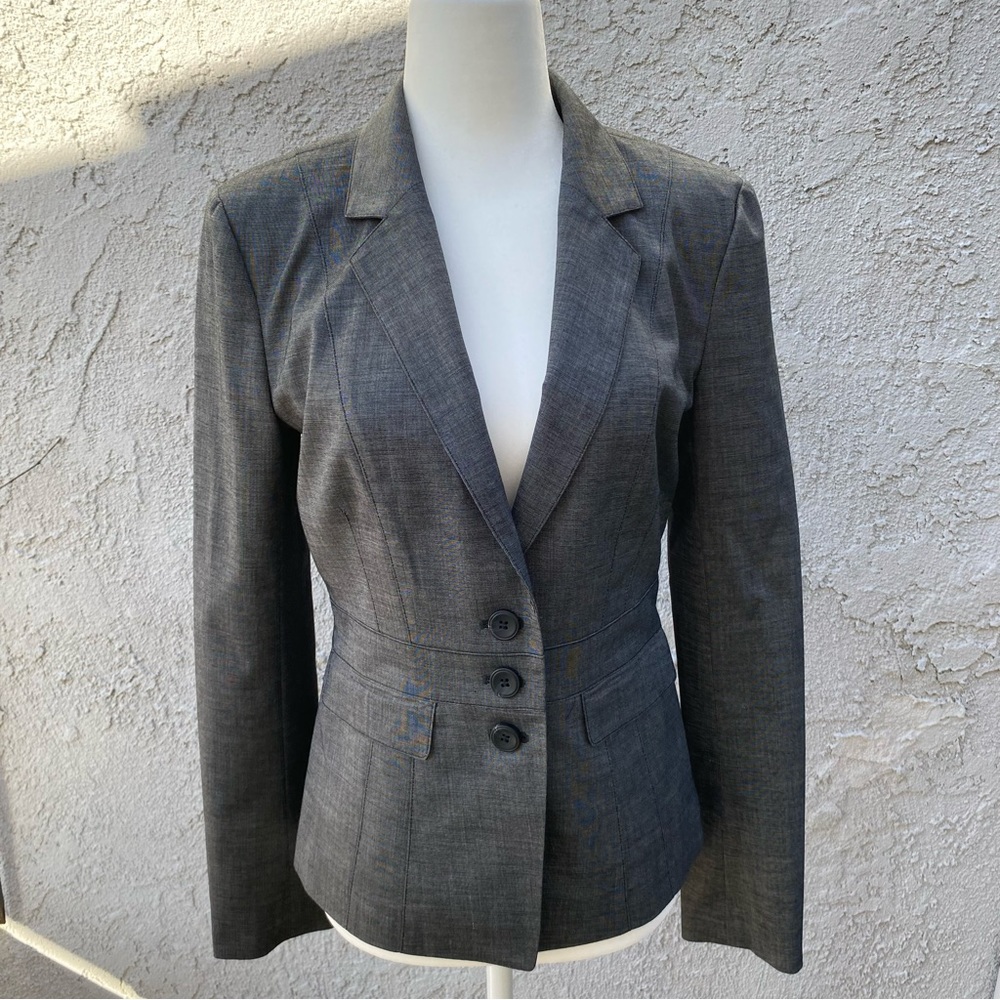 Halogen size 6 grey blazer. Very gently used like new